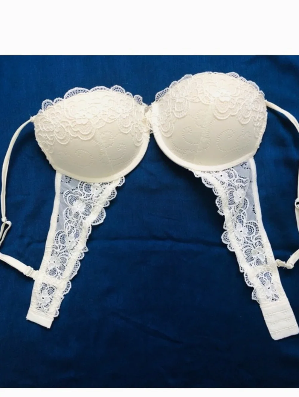 N/A elegant cream
